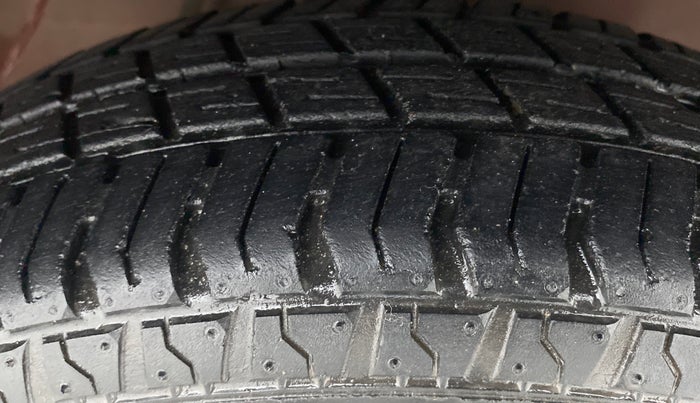 2015 Maruti Alto 800 LXI, Petrol, Manual, 24,378 km, Right Front Tyre Tread