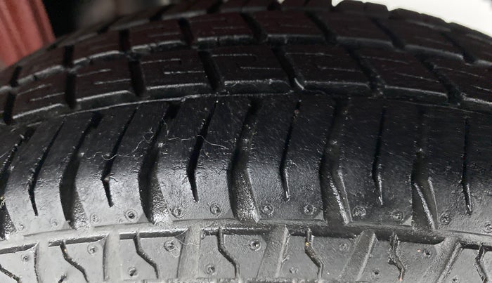 2015 Maruti Alto 800 LXI, Petrol, Manual, 24,378 km, Left Rear Tyre Tread