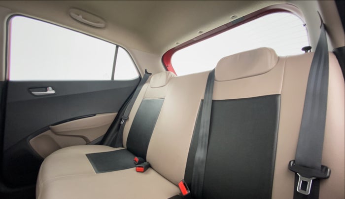 2018 Hyundai Grand i10 SPORTZ (O) 1.2 AT VTVT, Petrol, Automatic, 15,454 km, Right Side Rear Door Cabin