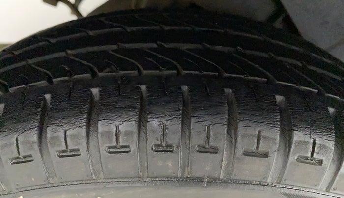 2010 Hyundai Santro Xing GL, Petrol, Manual, 54,938 km, Right Rear Tyre Tread