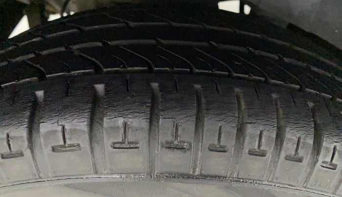 2010 Hyundai Santro Xing GL, Petrol, Manual, 54,938 km, Right Front Tyre Tread