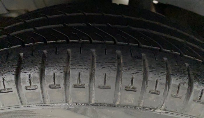 2010 Hyundai Santro Xing GL, Petrol, Manual, 54,938 km, Left Front Tyre Tread