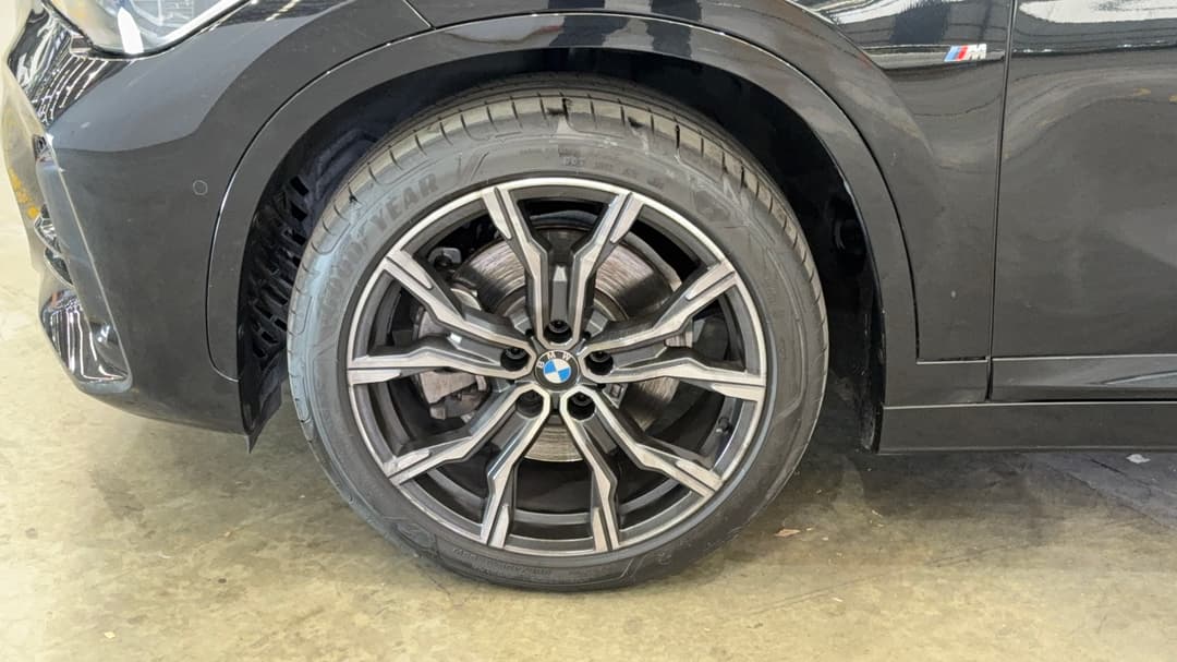 2022 BMW X1 sDrive 20i M Sport, Automatic, 38718 km, Left Front Wheel