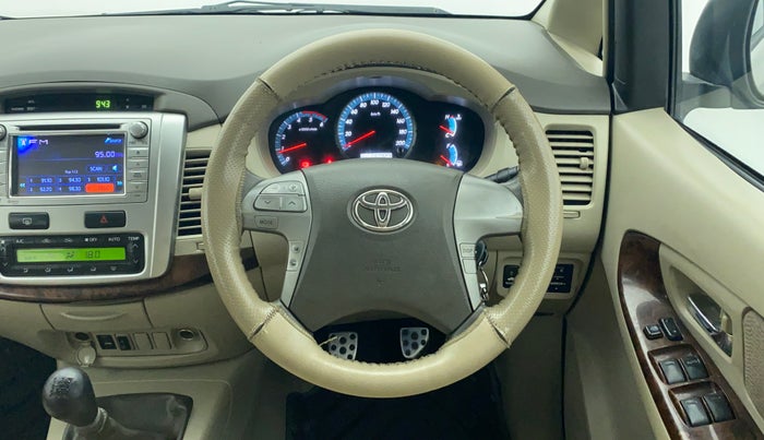 2013 Toyota Innova 2.5 VX 8 STR BS IV, Diesel, Manual, 2,81,647 km, Steering Wheel Close-up