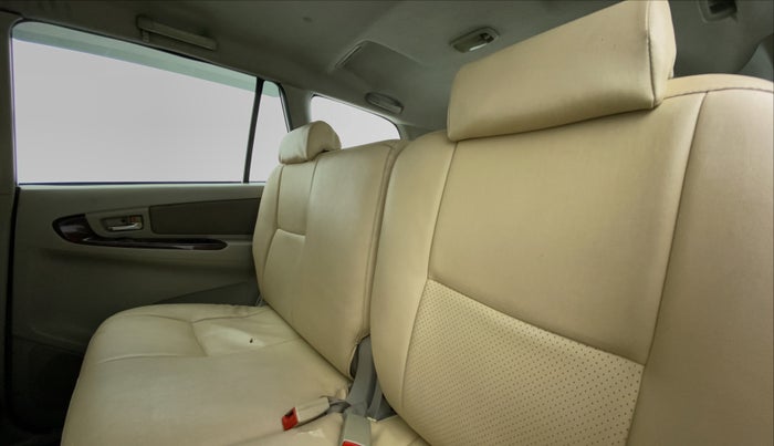 2013 Toyota Innova 2.5 VX 8 STR BS IV, Diesel, Manual, 2,81,647 km, Right Side Door Cabin View