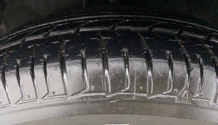 2014 Hyundai i10 SPORTZ 1.1 IRDE2, Petrol, Manual, 25,071 km, Left Front Tyre Tread