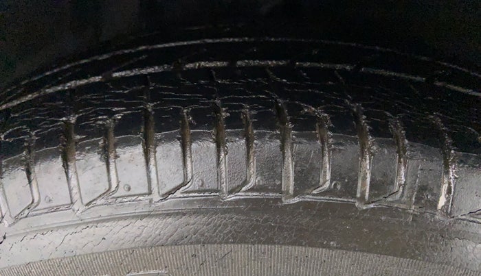 2014 Hyundai i10 SPORTZ 1.1 IRDE2, Petrol, Manual, 25,071 km, Right Front Tyre Tread
