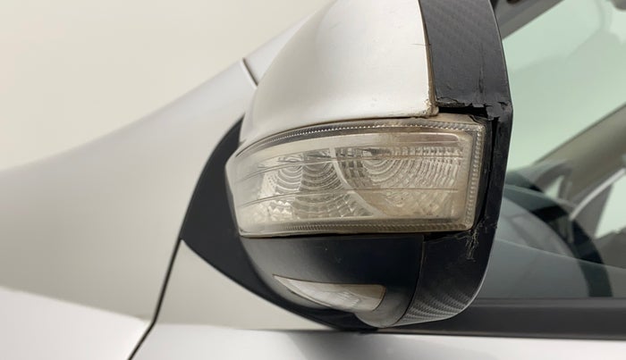 2016 Mahindra XUV500 W6, Diesel, Manual, 29,700 km, Left rear-view mirror - Indicator light has minor damage