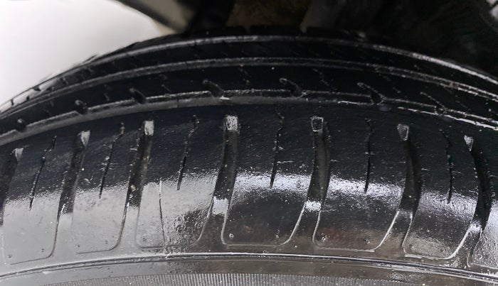 2019 Maruti Swift VXI D, Petrol, Manual, 50,041 km, Right Rear Tyre Tread