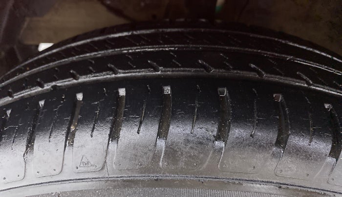 2019 Maruti Swift VXI D, Petrol, Manual, 50,041 km, Left Front Tyre Tread