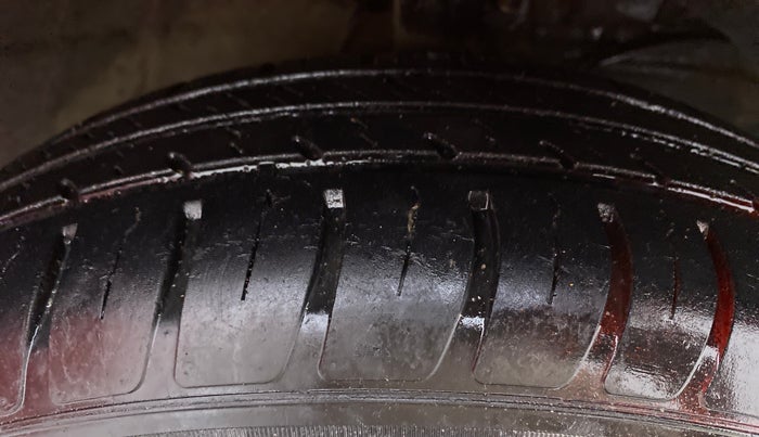 2019 Maruti Swift VXI D, Petrol, Manual, 50,041 km, Right Front Tyre Tread