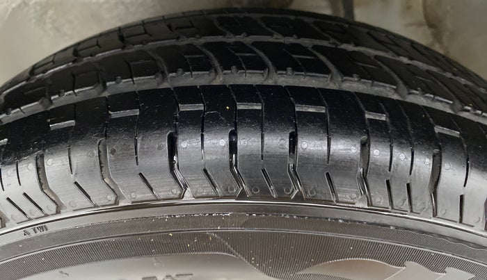 2018 Maruti Alto 800 LXI, Petrol, Manual, 70,317 km, Left Front Tyre Tread