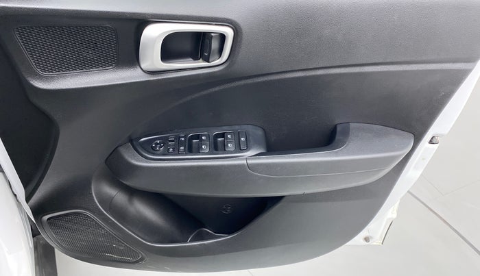 2022 Hyundai VENUE SX PLUS 1.0 TURBO DCT, Petrol, Automatic, 20,077 km, Driver Side Door Panels Control