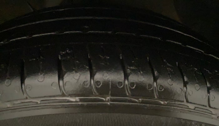 2021 Hyundai AURA SX 1.2 (O), Petrol, Manual, 16,365 km, Right Front Tyre Tread