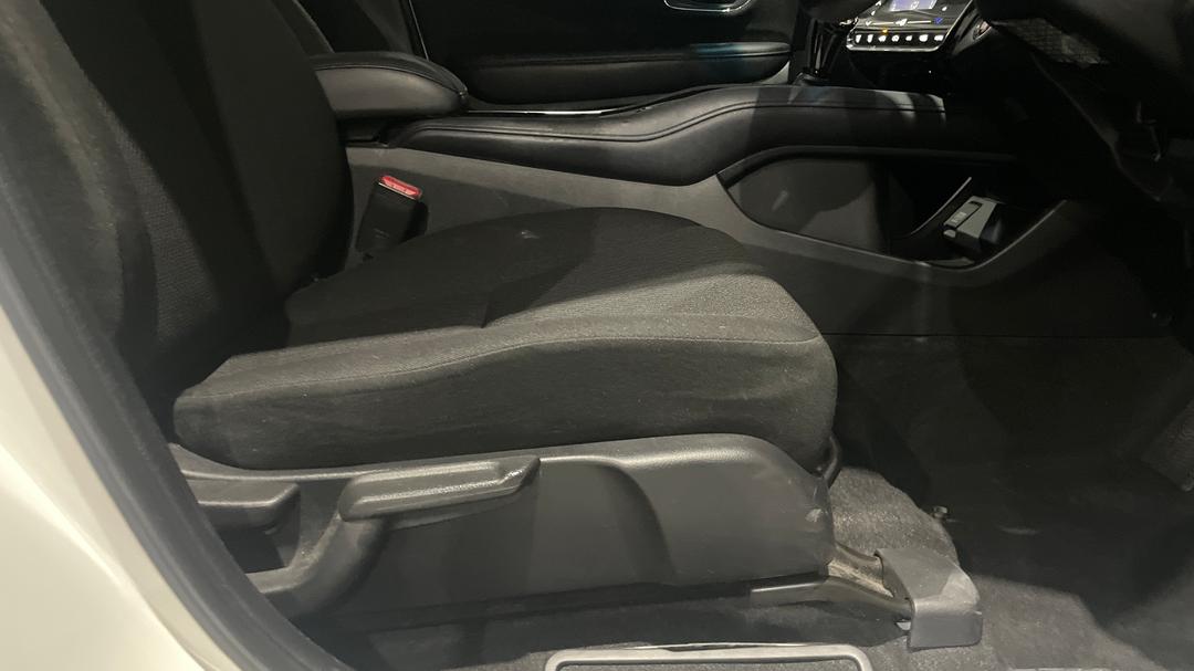 2017 Honda HR-V Vti-s, Automatic, 131546 km, Drivers Side Adjustment Panel