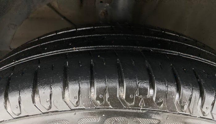 2019 Maruti XL6 ALPHA AT, Petrol, Automatic, 80,724 km, Left Front Tyre Tread