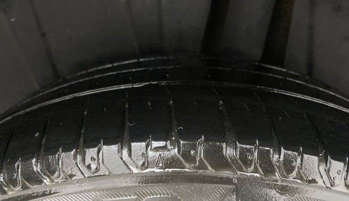 2019 Maruti XL6 ALPHA AT, Petrol, Automatic, 80,724 km, Left Rear Tyre Tread