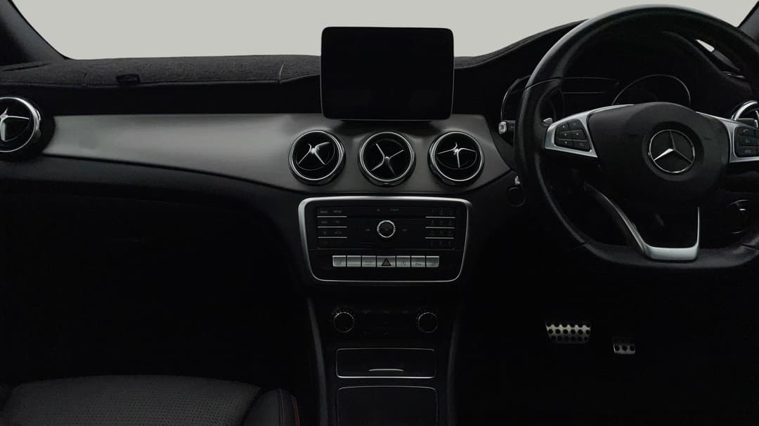 2019 Mercedes-benz GLA 180, Automatic, 64247 km, Dashboard View