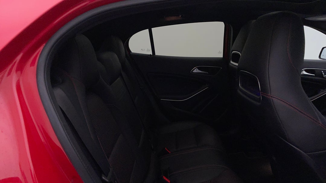 2019 Mercedes-benz GLA 180, Automatic, 64247 km, Right Side Rear Door Cabin View