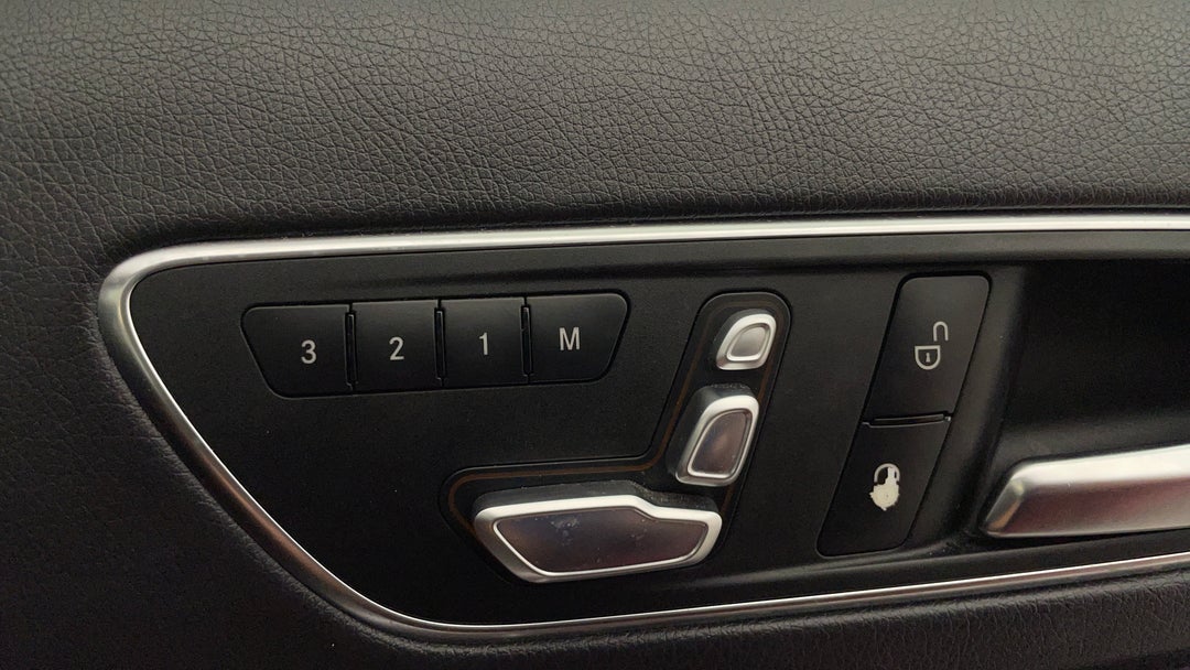 2019 Mercedes-benz GLA 180, Automatic, 64247 km, Drivers Side Adjustment Panel