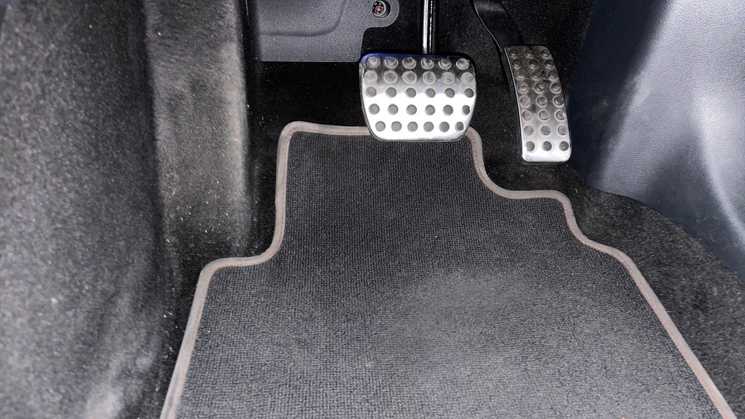 2019 Mercedes-benz GLA 180, Automatic, 64247 km, Pedals and Footmat