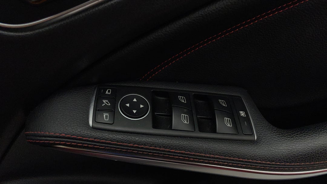 2019 Mercedes-benz GLA 180, Automatic, 64247 km, Drivers Side Door Panel Controls