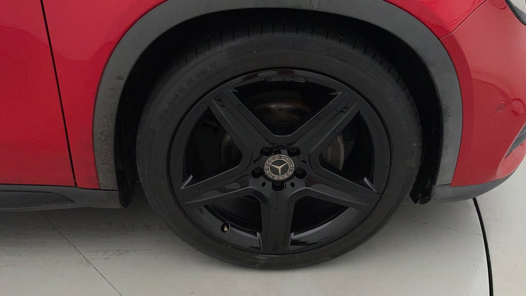 2019 Mercedes-benz GLA 180, Automatic, 64247 km, Right Front Wheel