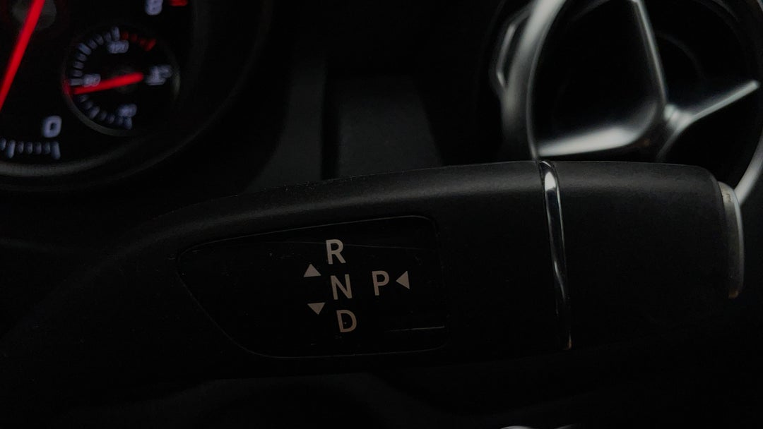 2019 Mercedes-benz GLA 180, Automatic, 64247 km, Gear Lever 