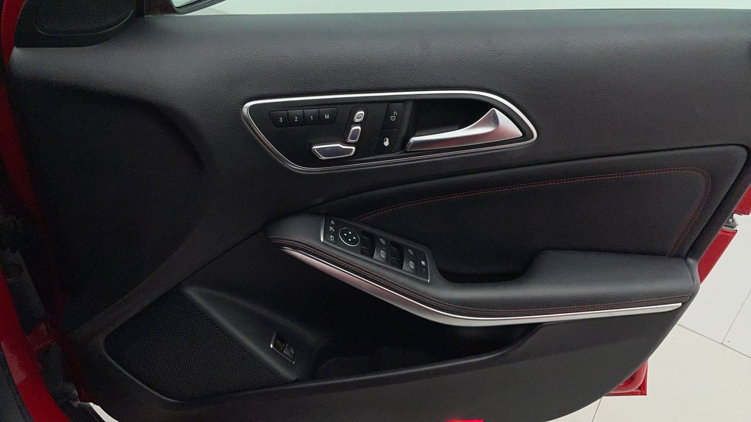 2019 Mercedes-benz GLA 180, Automatic, 64247 km, Speaker View