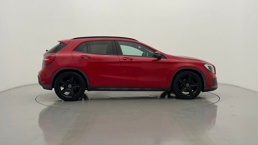 2019 Mercedes-benz GLA 180, Automatic, 64247 km, Right Side View