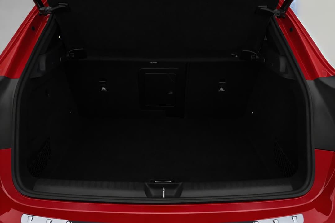 2019 Mercedes-benz GLA 180, Automatic, 64247 km, Boot Inside View
