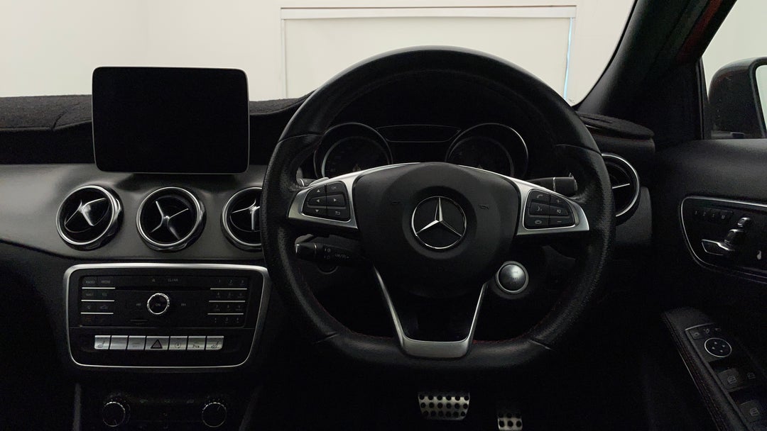 2019 Mercedes-benz GLA 180, Automatic, 64247 km, Steering Wheel Close-up