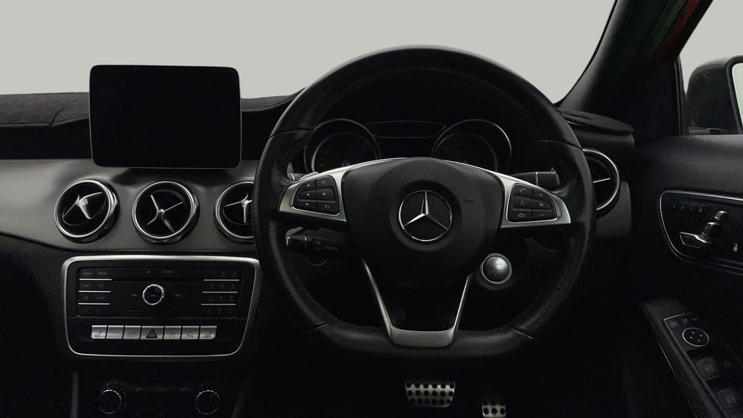 2019 Mercedes-benz GLA 180, Automatic, 64247 km, Steering Wheel Close-up
