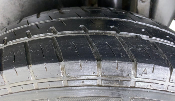 2012 Maruti Swift VXI D, Petrol, Manual, 53,116 km, Left Rear Tyre Tread
