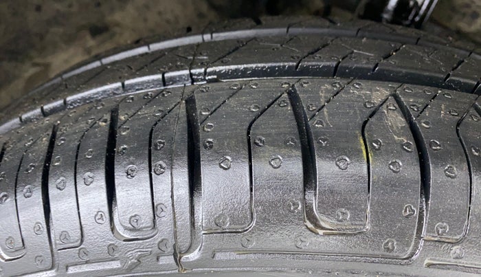 2012 Maruti Swift VXI D, Petrol, Manual, 53,116 km, Right Front Tyre Tread