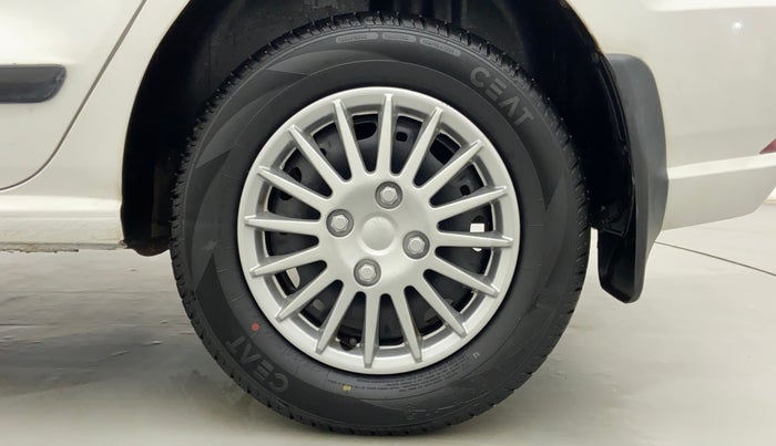 2017 Volkswagen Ameo TRENDLINE 1.2, Petrol, Manual, 40,743 km, Left Rear Wheel