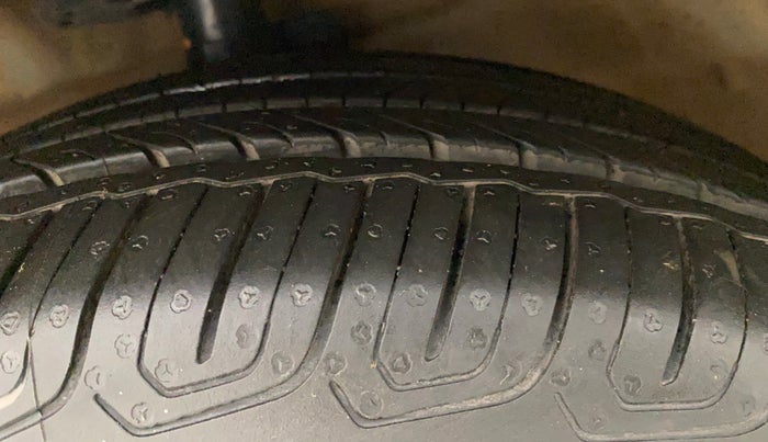 2018 Maruti Ciaz ALPHA DIESEL 1.3, Diesel, Manual, 99,927 km, Left Front Tyre Tread