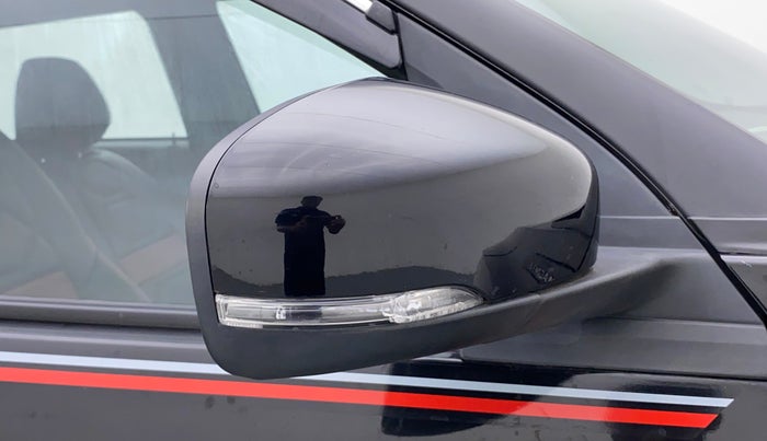 2022 Nissan MAGNITE XV RED EDITION, Petrol, Manual, 20,119 km, Right rear-view mirror - Indicator light has minor damage