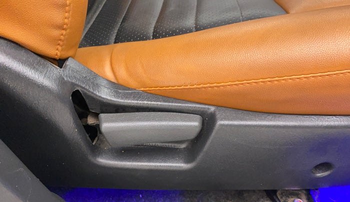 2017 Maruti Alto K10 LXI, Petrol, Manual, 32,278 km, Driver Side Adjustment Panel