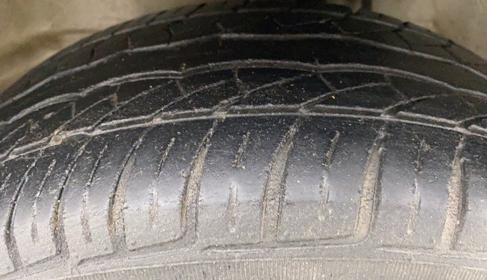 2017 Maruti Alto K10 LXI, Petrol, Manual, 32,278 km, Left Front Tyre Tread