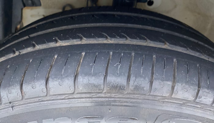 2014 Maruti Swift ZXI D, Petrol, Manual, 80,458 km, Left Front Tyre Tread