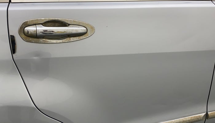 2018 Toyota Innova Crysta 2.4 GX 7 STR, Diesel, Manual, 80,542 km, Right rear door - Slightly dented