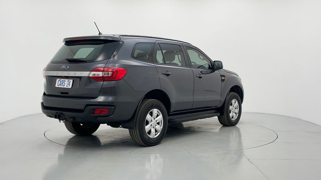 Right Back Diagonal (45- Degree) View