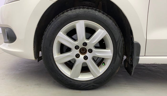 2011 Volkswagen Vento HIGHLINE 1.6 MPI, Petrol, Manual, 58,404 km, Left Front Wheel