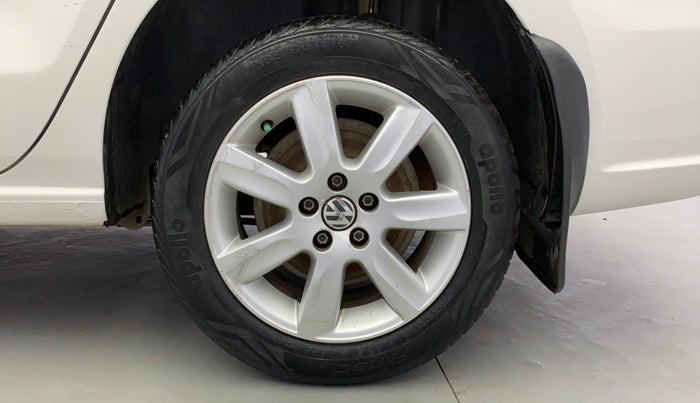 2011 Volkswagen Vento HIGHLINE 1.6 MPI, Petrol, Manual, 58,404 km, Left Rear Wheel