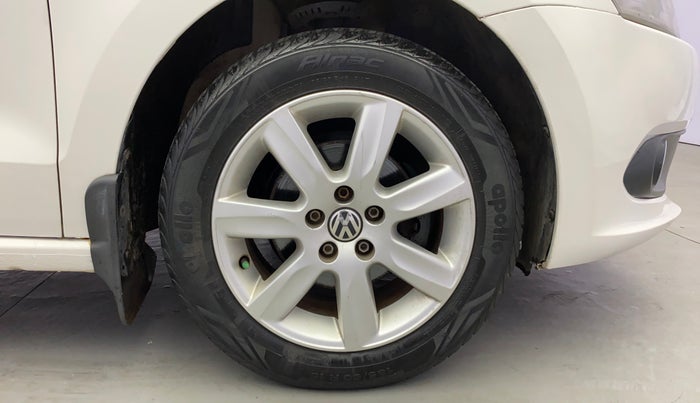 2011 Volkswagen Vento HIGHLINE 1.6 MPI, Petrol, Manual, 58,404 km, Right Front Wheel