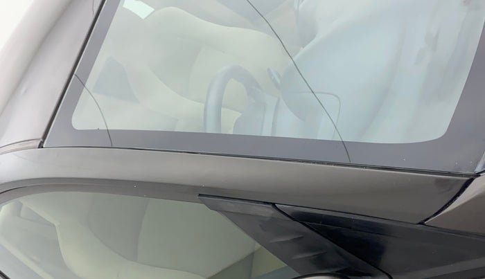 2015 Honda Amaze 1.2L I-VTEC VX AT, Petrol, Automatic, 37,372 km, Right A pillar - Paint is slightly faded
