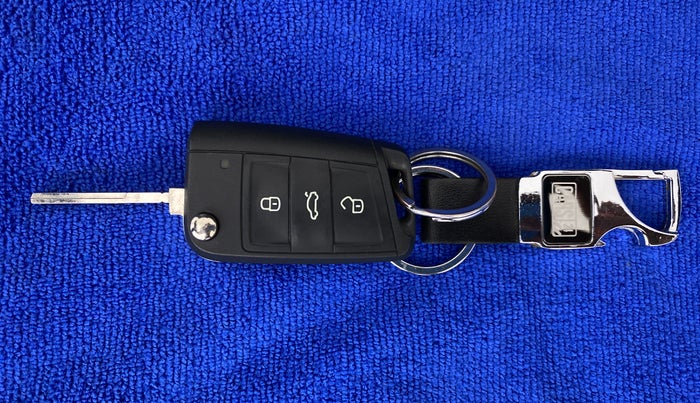 2022 Volkswagen TAIGUN HIGHLINE 1.0 TSI AT, Petrol, Automatic, 6,856 km, Key Close Up