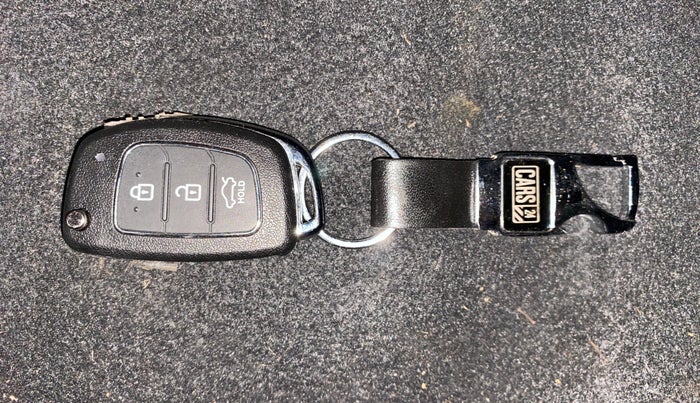 2014 Hyundai Verna FLUIDIC 1.6 CRDI EX, Diesel, Manual, 1,00,258 km, Key Close Up