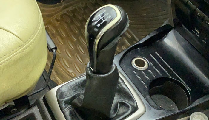 2016 Tata Zest XM RT 90 PS ABS, Petrol, Manual, 1,00,143 km, Gear lever - Knob cover torn
